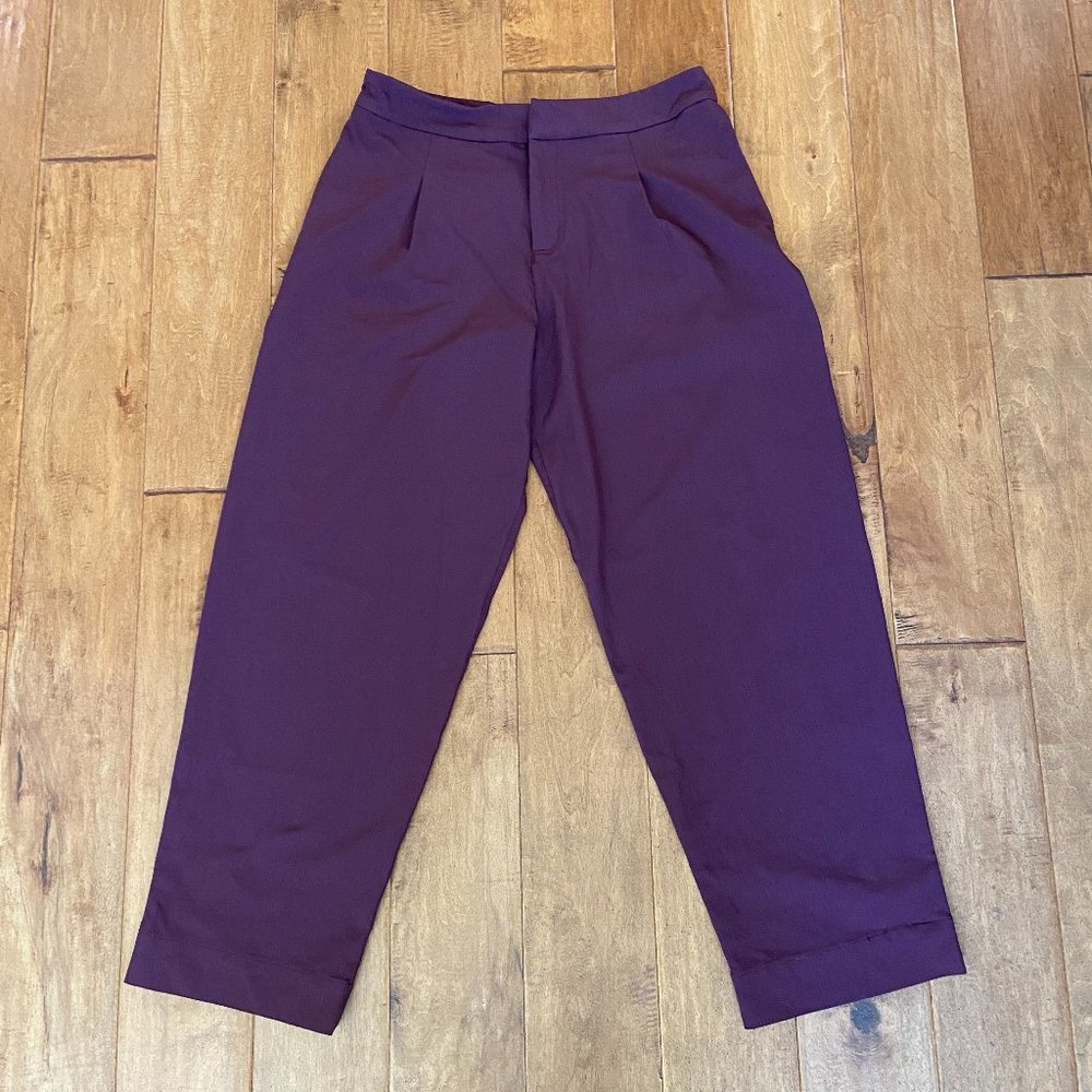 Lululemon cropped pleated trousers